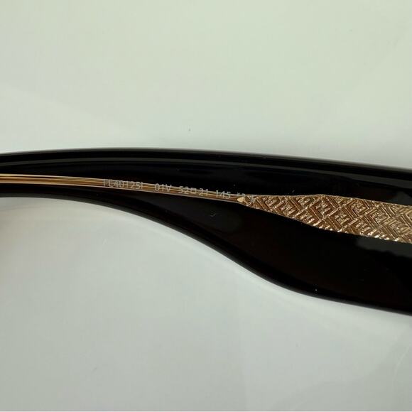 NWT!!! Fendi Sunglasses FE40125 01V Authentic Retail 380$ - Picture 5 of 8